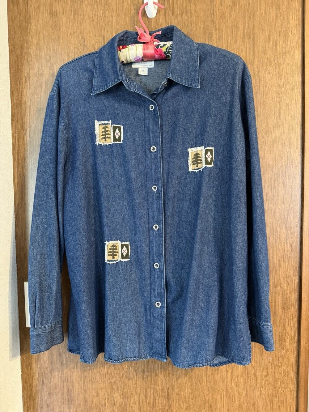 portraits by Northern Isles vintage long sleeve button up chambray lodge patch M